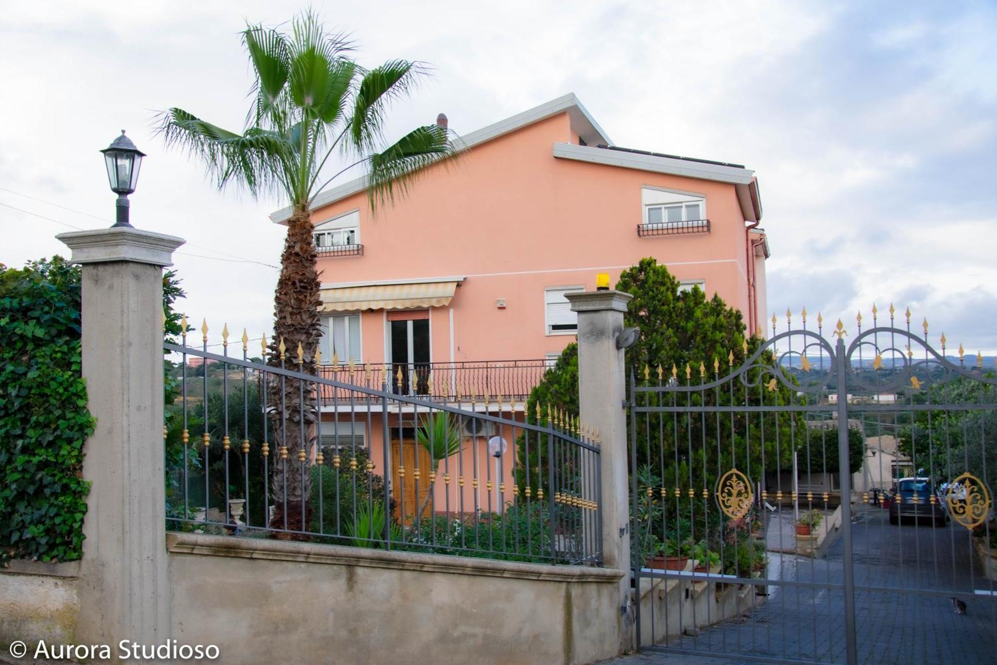 B&B L'Incanto Degli Artisti กัลตาจีโรเน ภายนอก รูปภาพ